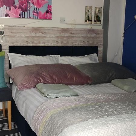 Joanna'S Studio , Key Locker By Whatsapp Own Entrance, Own Bathroom Youghal Exterior photo